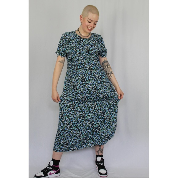 Vintage Dresses & Skirts - VTG 90’s Micro Floral Print Short Sleeve Pleated Cottagecore Grunge Midi Dress